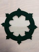 wreath with 8 leaves applied